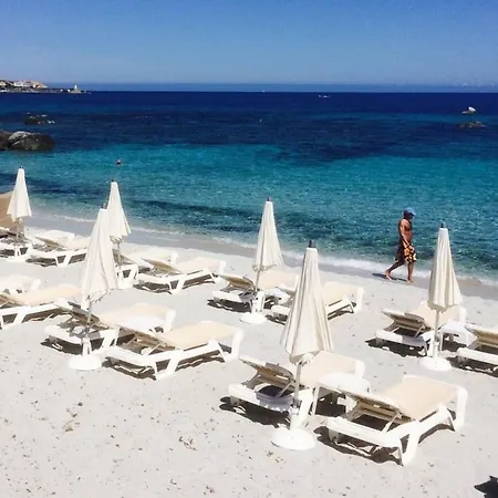 Le Marie Louise - Oliveraie - Ile Rousse * LʼÎle-Rousse